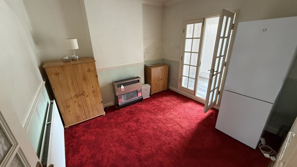 Lot: 174 - END-TERRACE HOUSE REQUIRING REFURBISHMENT - Interior image of dining room extended